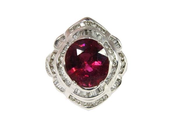 White gold ring with rubellite tourmaline and diamonds