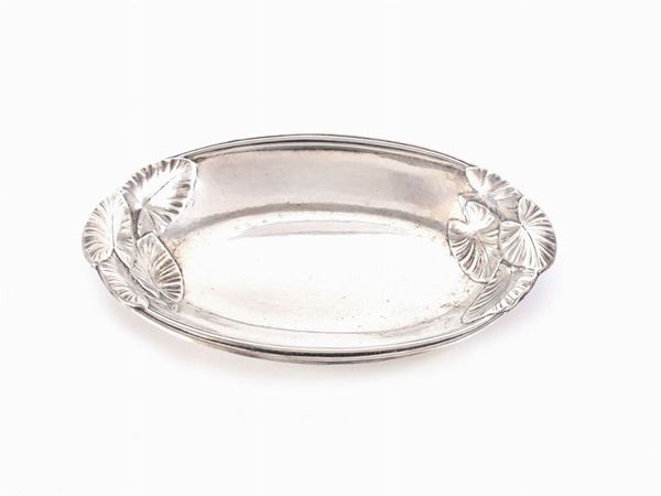 Sterling Silver Oval Tray  (United States of America, 20th Century)  - Auction Furniture, Old Master Paintings, Silvers and Curiosity from florentine house - Maison Bibelot - Casa d'Aste Firenze - Milano