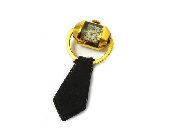 Yellow gold, manual brooch-watch