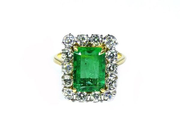Yellow and white gold ring with emerald and diamonds