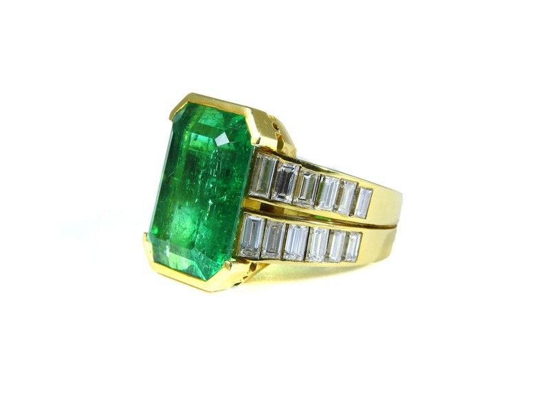Anello in Oro Giallo, Smeraldo e Diamanti