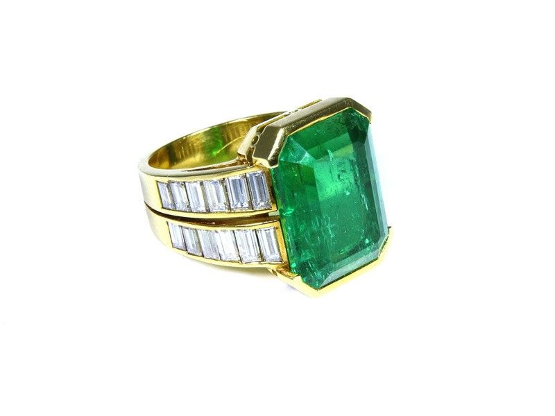 Anello in Oro Giallo, Smeraldo e Diamanti