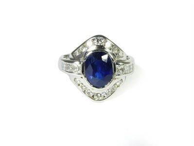 Anello in Oro Bianco, Zaffiro e Diamanti