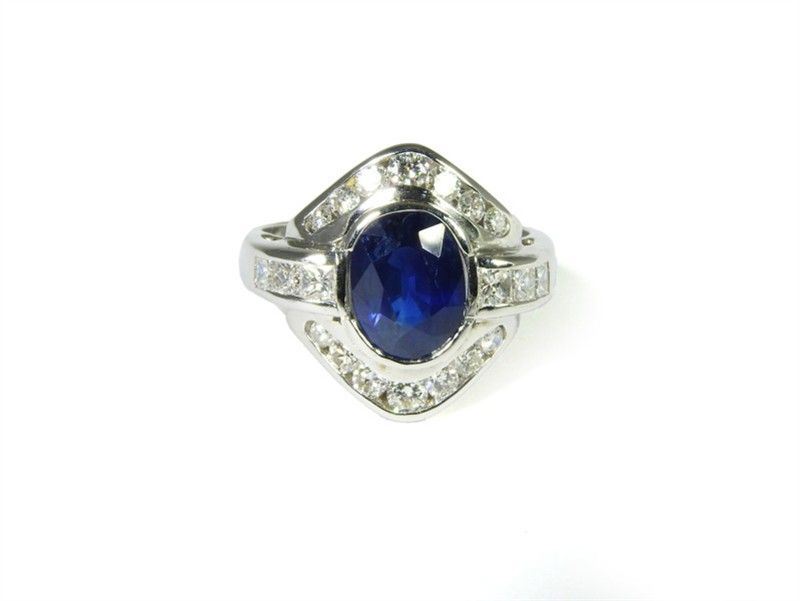 Anello in Oro Bianco, Zaffiro e Diamanti