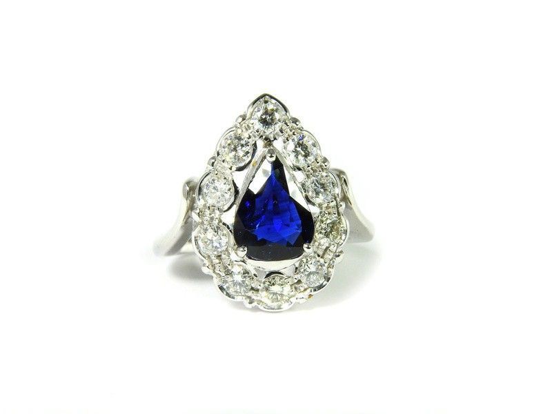 Anello a Margherita in Oro Bianco, Zaffiro e Diamanti