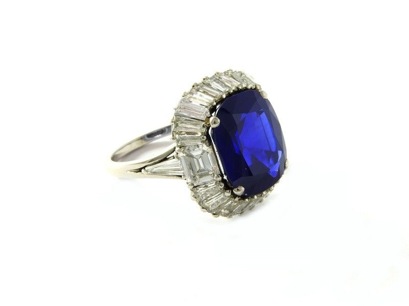 Importante Anello in Platino, Zaffiro Kashmir Royal Blue e Diamanti