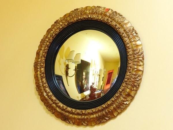 Specchiera rotonda in legno intagliato e dorato