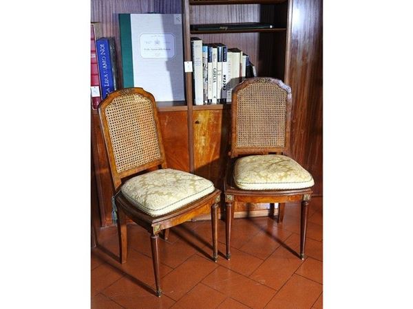Serie di quattro sedie in piuma e radica di noce