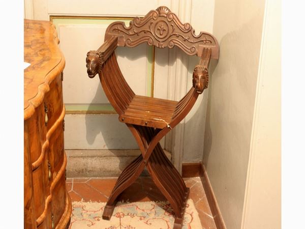 Walnut Savonarola Armchair  - Auction Déballage: Interiors and Curiosities - I - Maison Bibelot - Casa d'Aste Firenze - Milano