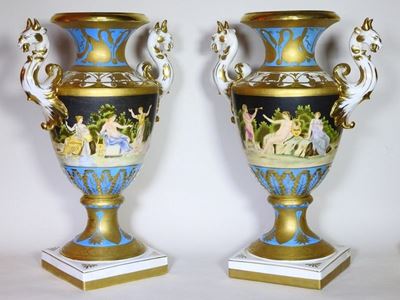 Coppia di Vasi in Porcellana Policroma