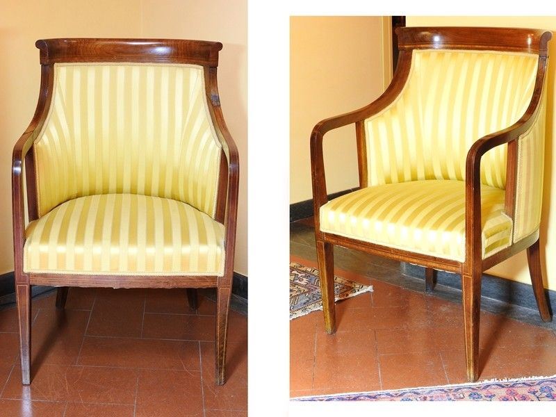 Coppia di Poltroncine a Pozzetto Impiallacciate in Noce e Piuma di Noce