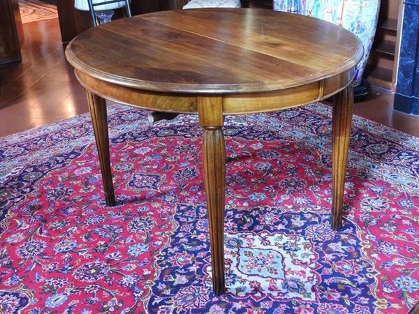 Oval Walnut Dining Table, late 19th Century