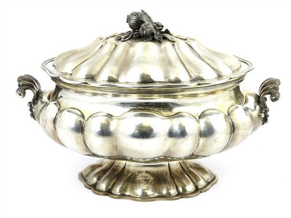 Grande zuppiera ovale in argento