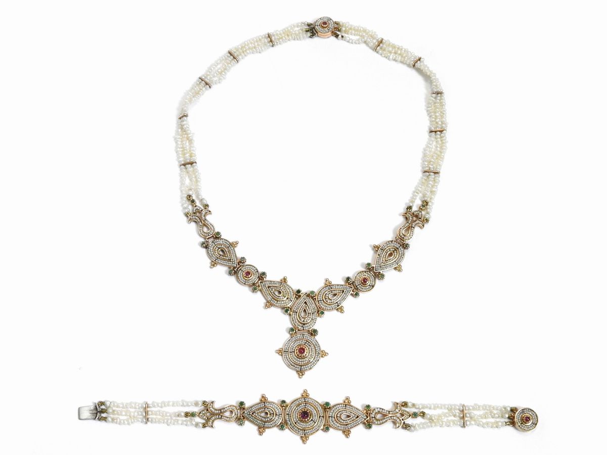 Demi Parure in Oro Rosa 500/1000 con Rubini, Smeraldi e Microperle