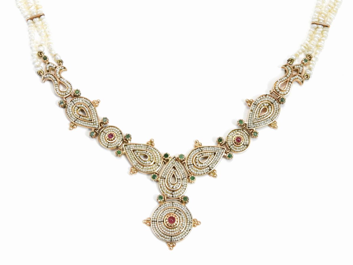 Demi Parure in Oro Rosa 500/1000 con Rubini, Smeraldi e Microperle