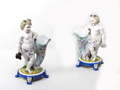 Coppia di Piccole Fioriere in Porcellana Policroma
