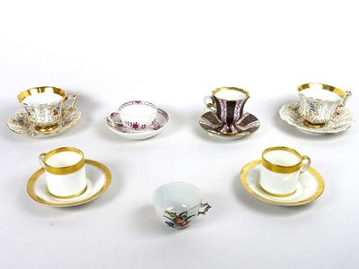 Sette Tazzine da Collezione in Porcellana