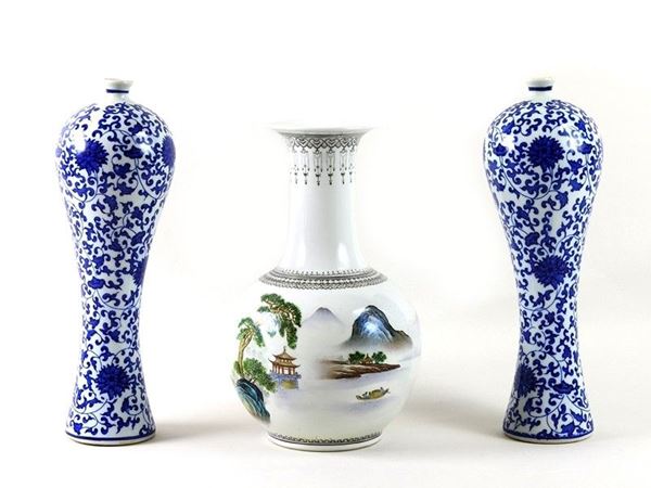 Tre vasi in porcellana
