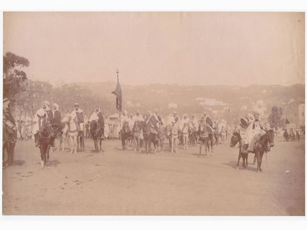 Cavalieri arabi  (1900 circa)  - Asta Fotografie tra Ottocento e Novecento - Maison Bibelot - Casa d'Aste Firenze - Milano