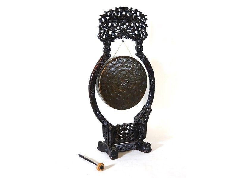 Gong Orientale in Legno Ebanizzato e Metallo