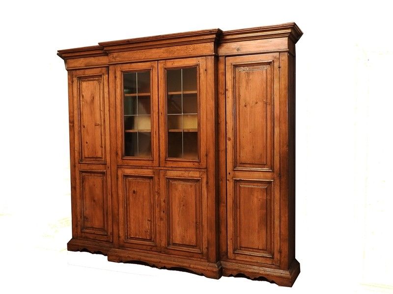 Credenza in Ciliegio a Tre Corpi